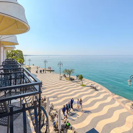 La Vista Postcard Отель