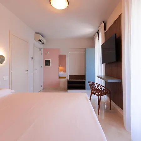 Hotel La Vista Postcard 3*