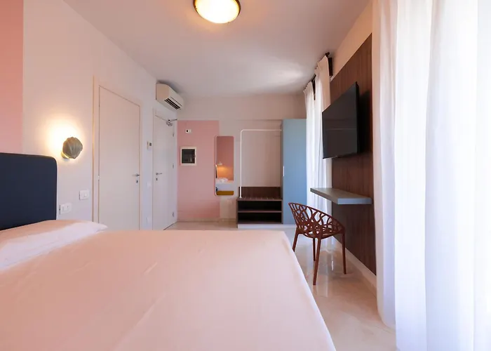 Hotel La Vista Postcard 3*