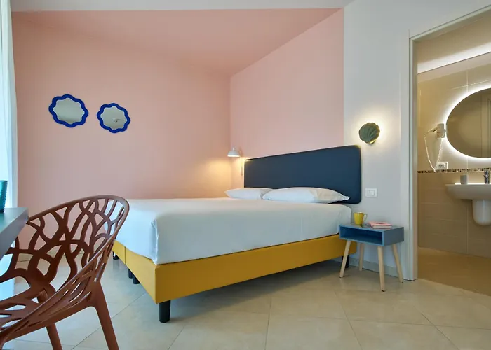 Hotel La Vista Postcard 3*