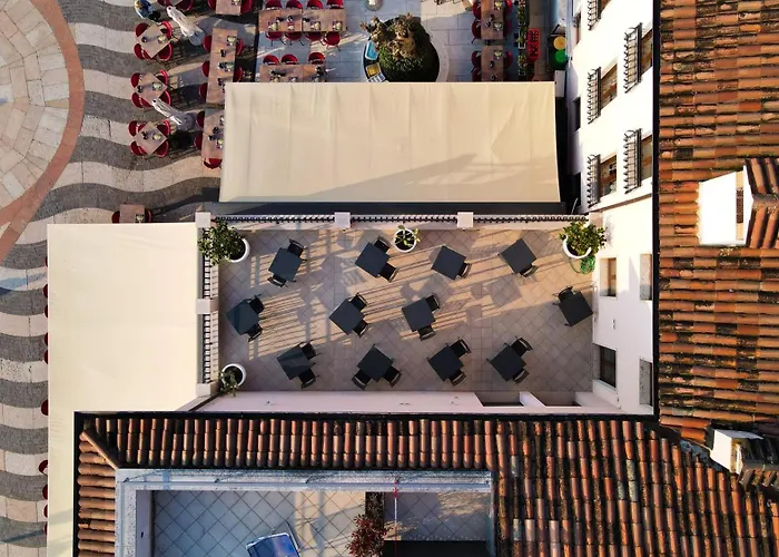 La Vista Postcard Hotell