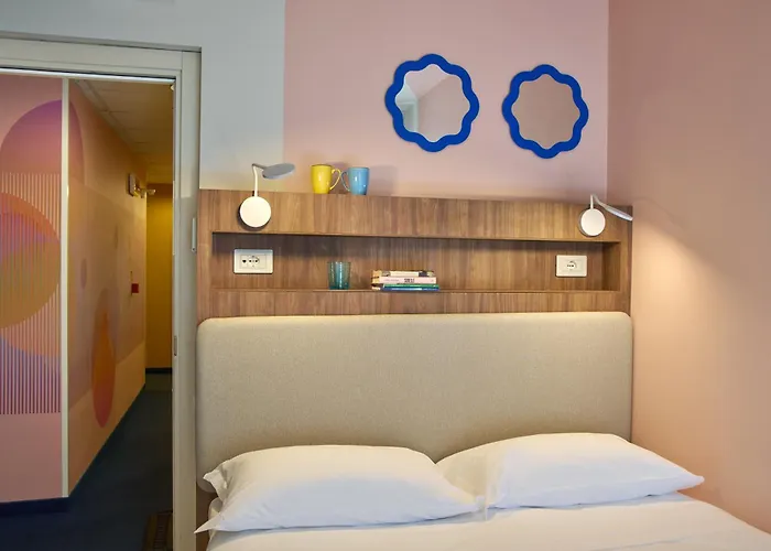 La Vista Postcard 3*