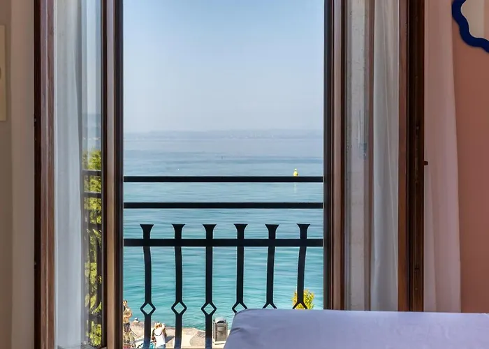 La Vista Postcard Hotell