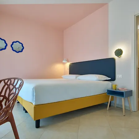 Otel La Vista Postcard 3*