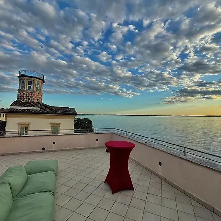 La Vista Postcard Otel